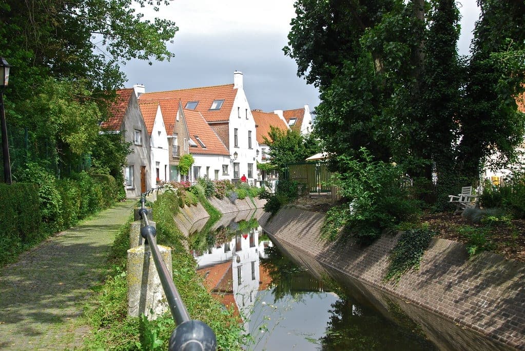 reflet sur le canal (Lissewege-Belgium)