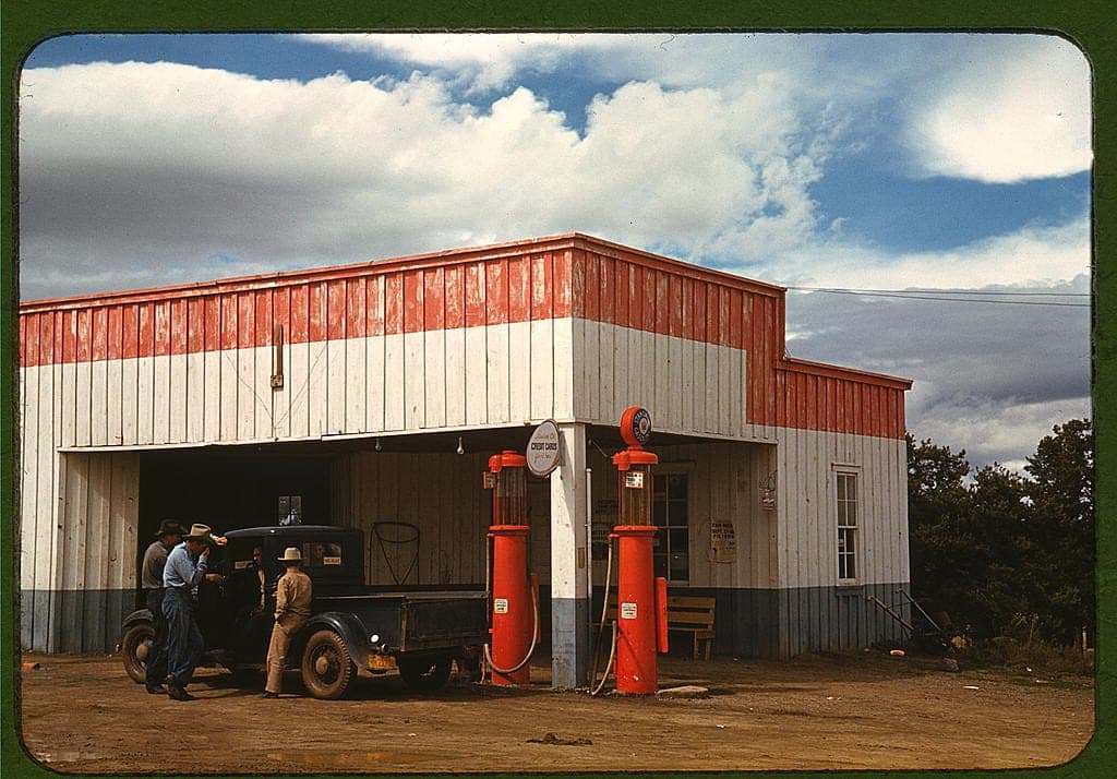 A filling station and garage at Pie Town, New Mexico
